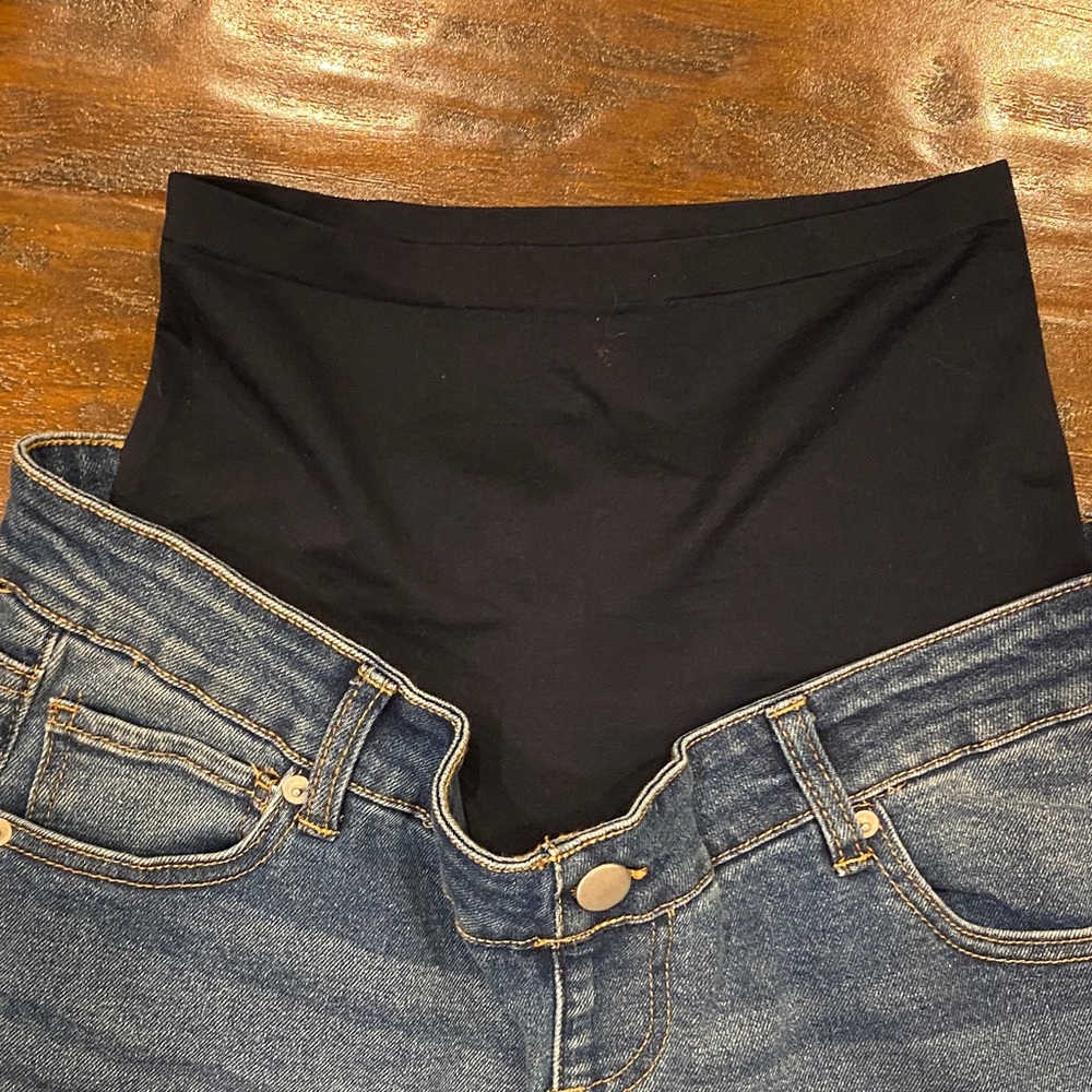 NWT Time & Tru Stretch Roll Cuff Women's Maternity Denim Shorts Size Small (4-6) - Picture 3 of 7